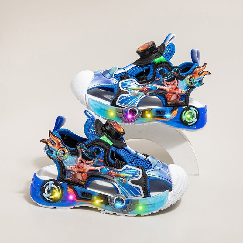 Nezha Anti-Kick Baotou Sandalias de playa para niños Botones giratorios de verano Calzado deportivo para niños Calzado ligero para niños