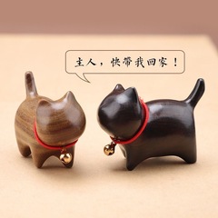 檀木の子猫はかわいい動物のアイデアを飾っています。