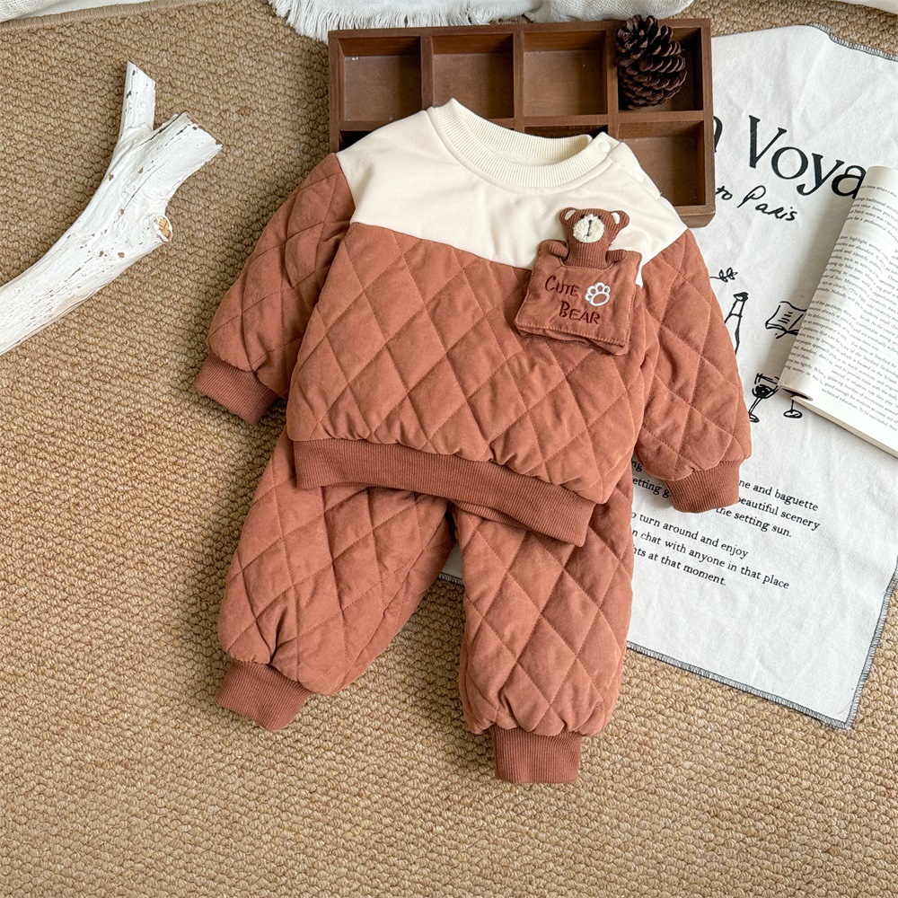 2024 nuevo bolsillo de oso de dibujos animados de estilo occidental de bebé de invierno grueso cálido cómodo y suave traje de salida de bebé