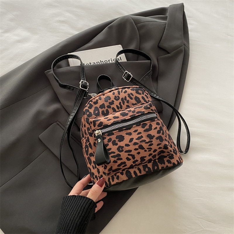 2024 nuevo estilo coreano de moda leopardo mochila de mano europea y americana retro bolso de hombro de mujer mini mochila