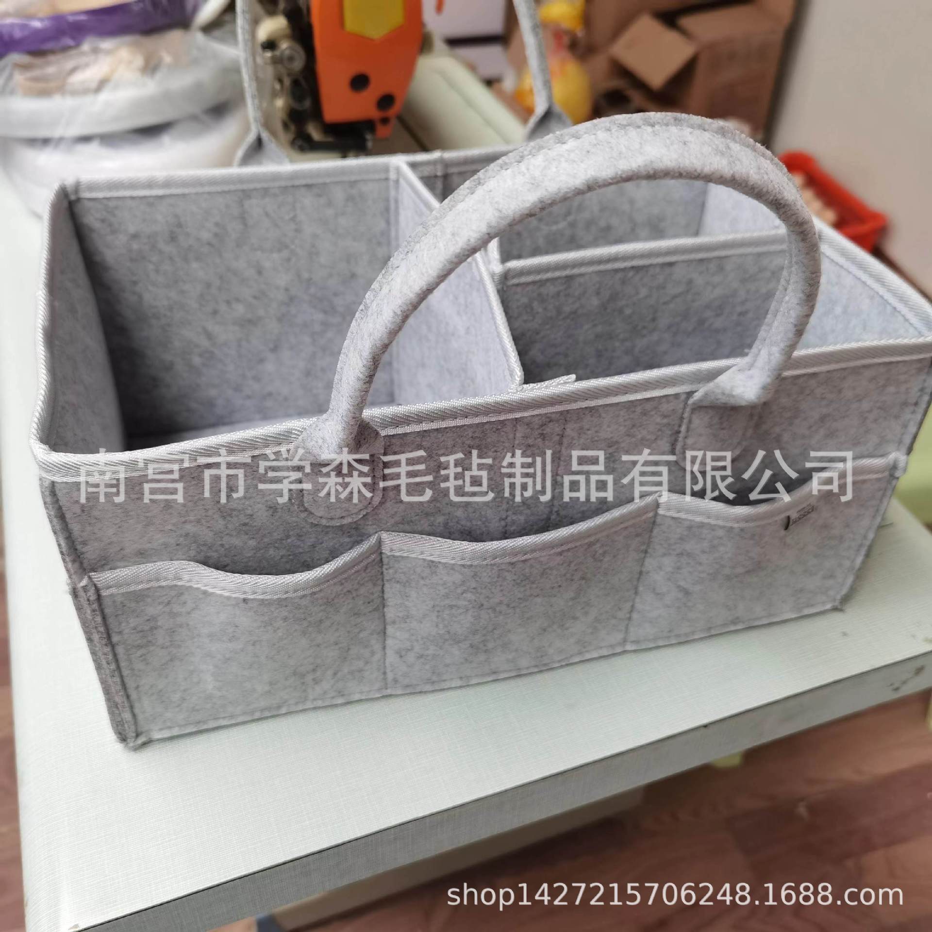 회색 일체형 기저귀 가방