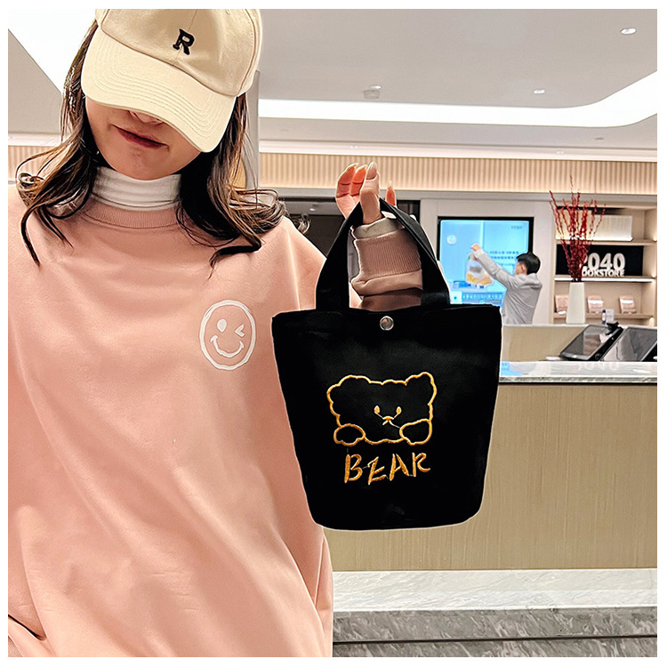 Personalized ladies' bucket bag, versatile and cute canvas bear wholesale, simple Japanese style new handbag undefined
