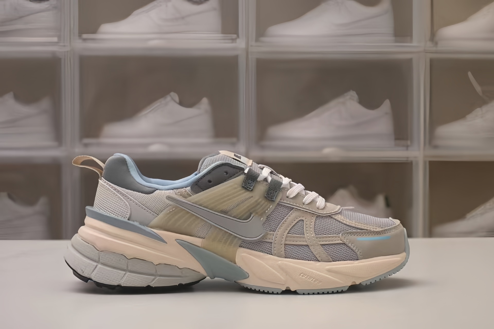 V2K Run - 회색 흰색 파란색