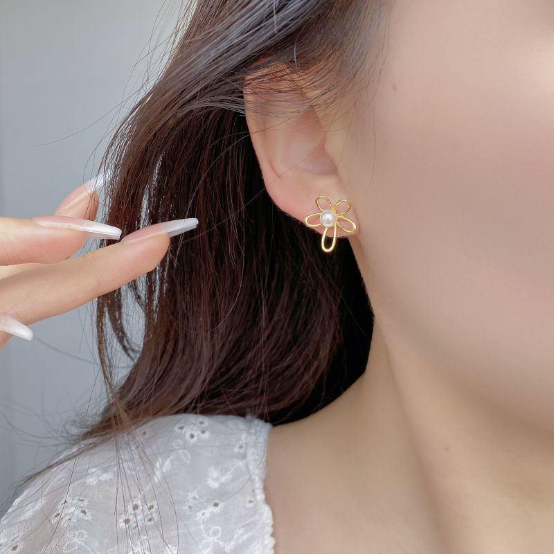 Flower Pattern 18K Gold Plated 925 Sterling Silver Flower Freshwater Pearl Sweet Ear Studs For Women's