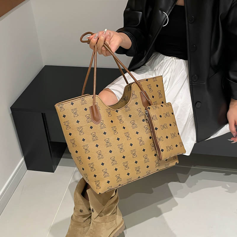 Bolso de alto valor transfronterizo para mujeres 2025, nuevo bolso de hombro de moda retro de gran capacidad de viaje