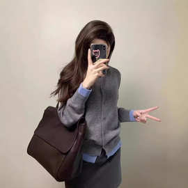 韩版假两件灰色软糯针织衫女秋冬新款气质休闲百搭纽扣开衫外套女