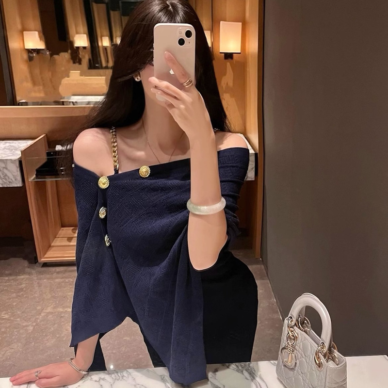 [Han Li Han Qi] Thousand Gold Style Knitted Cloak Top Elegant Gold Chain Buckle Sling dress Two-Piece Set