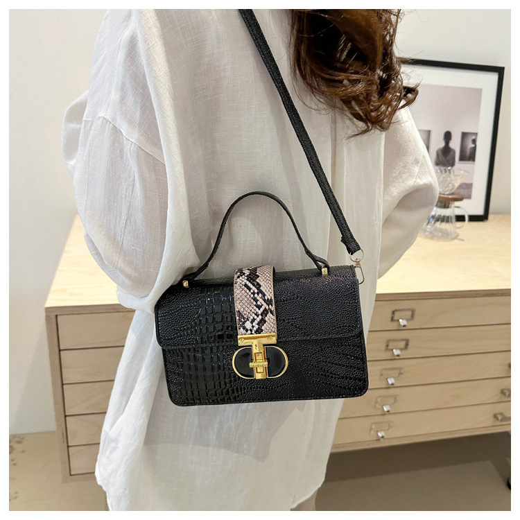 Korean casual fashion handbag 2024 new simple crocodile pattern single shoulder crossbody small square bag_voghion.com
