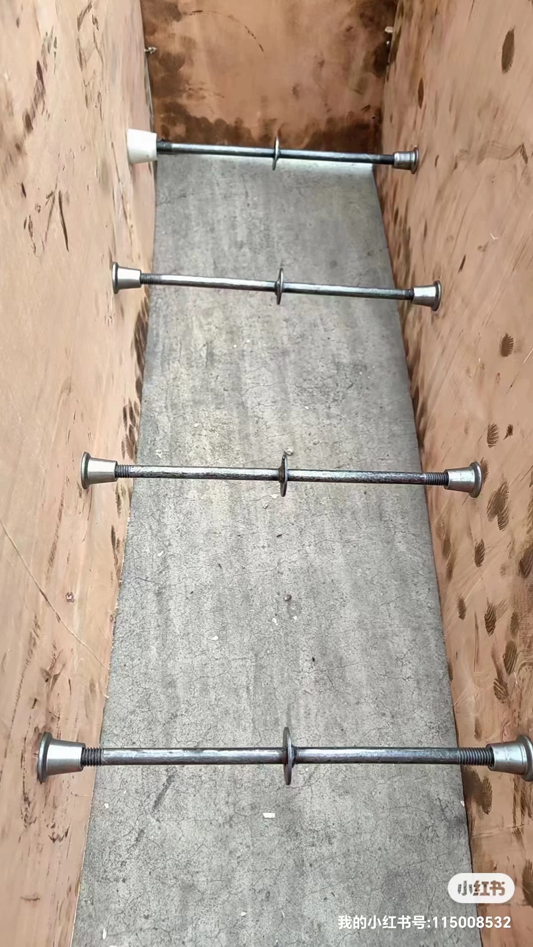 Трехсекционный интегрированный стержень, водостопный винт, деревообрабатывающий трехсекционный настенный двусторонний удлинительный болт, строительная площадка