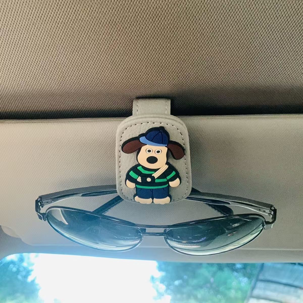 Car Glasses Clip Car Sun Visor Storage Artifact Multi-Functional Creative Cartoon Sunglasses Card Bill Clip