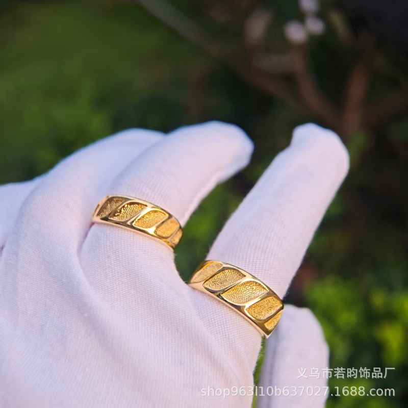 女性用模造ベトナムサンドゴールドリング、女性用ラブカーフラワーリング、開口部調整可能、ライブブロードキャストギフト卸売|undefined