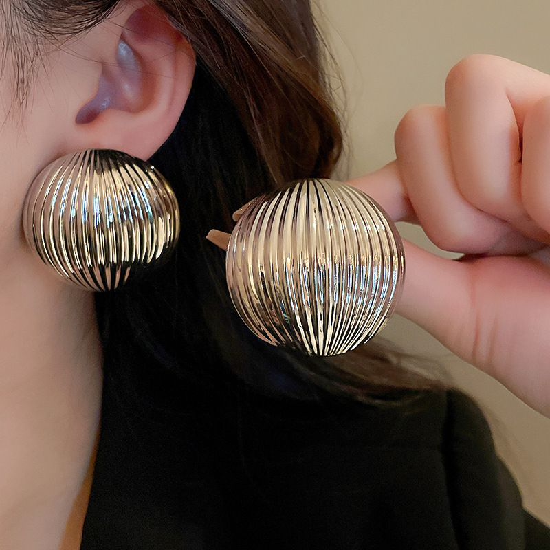 Aguja de plata diamantes geométricos aretes de perlas redondos ligeros de lujo de alta calidad pernos de orejas de estilo francés temperamento femenino orejas de nicho mayorista image 74