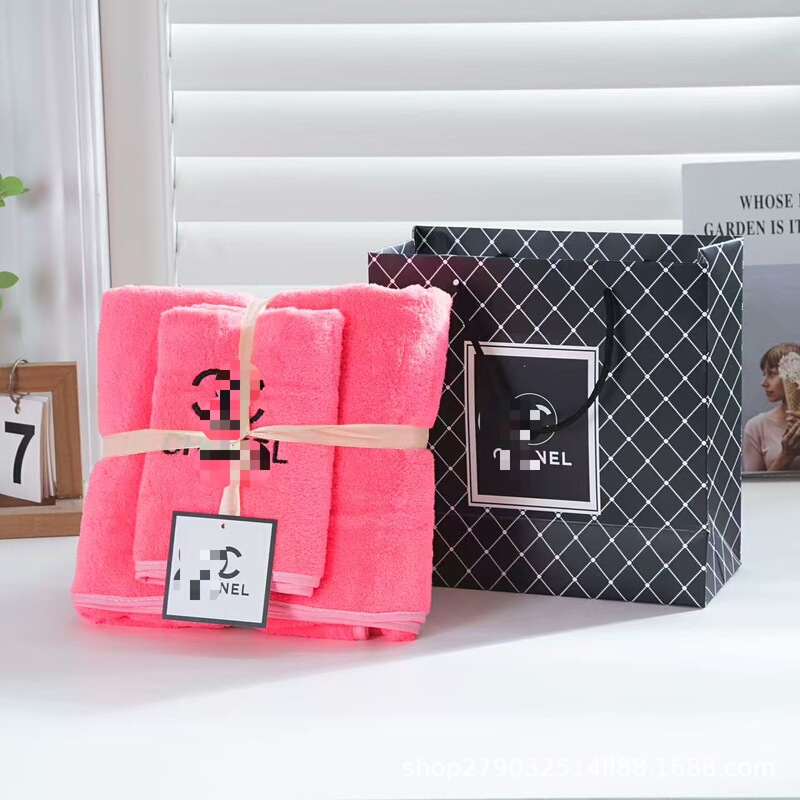 Trendy Brand Small Fragrance Style Towel and Bath Towel Two-Piece Set, High-End Coral Bath Towel, Absorbent Towel for Men and Women, Adult Beach Towel Trendy Brand Small Fragrance Style Towel and Bath Towel Two-Piece Set, High-End Coral Bath Towel, Absorbent Towel for Men and Women, Adult Beach Towel