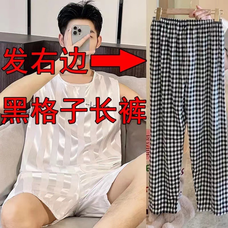 오른쪽에 검은색 체크무늬 바지