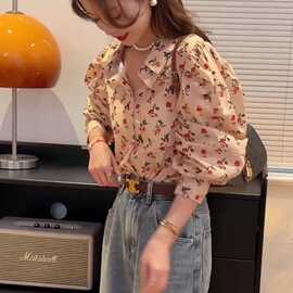 港风复古长袖衬衫女春装女2024新款宽松碎花泡泡袖上衣设计感小众