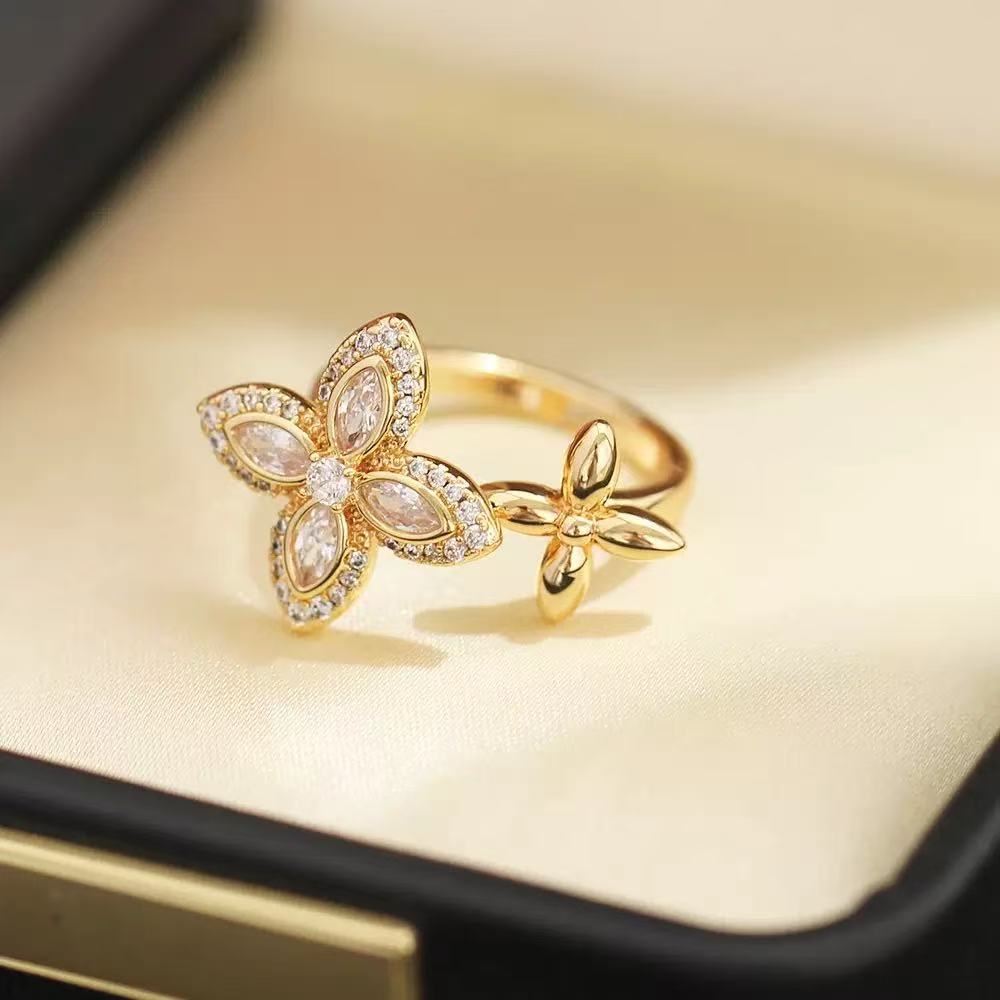 Anel de flor clássico com pedras, elegante design de rosa_voghion.com