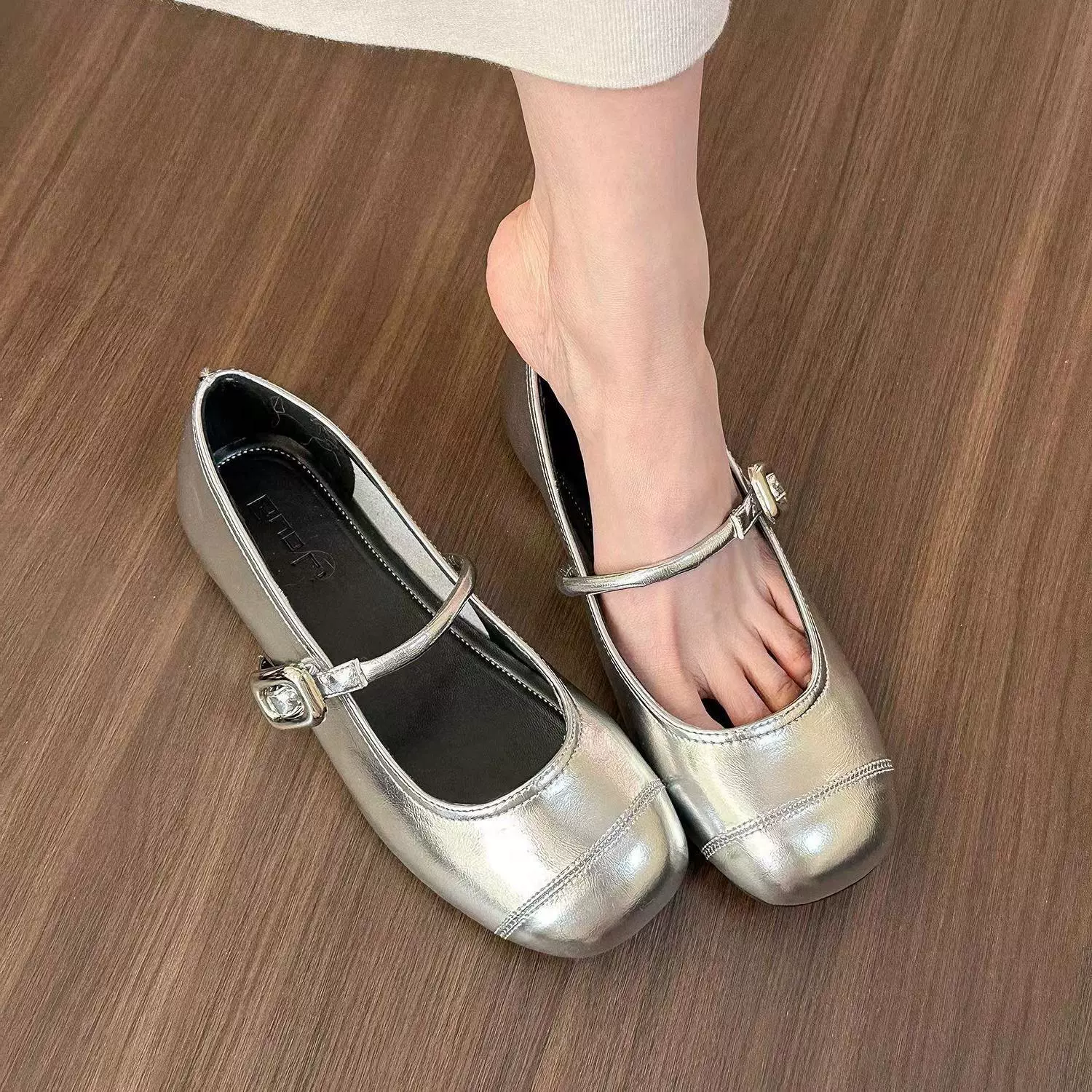 Обувь Мэри Джейн с мелкой пряжкой одна обувь женская весна 2024 новая корейская версия плоской головы и мягкой подошвы