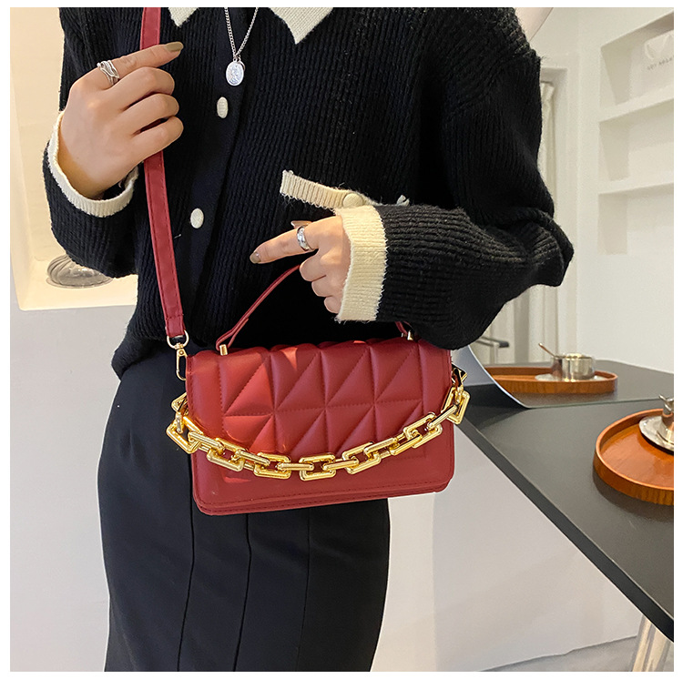 New Retro Solid Color Small Bag Fashion Messenger Bag Simple Rhombic Bag display picture 10