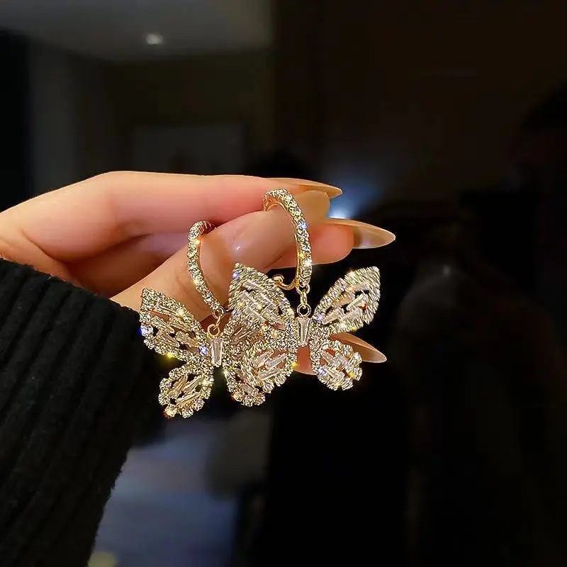 sophisticated fashionable earrings with zircon
