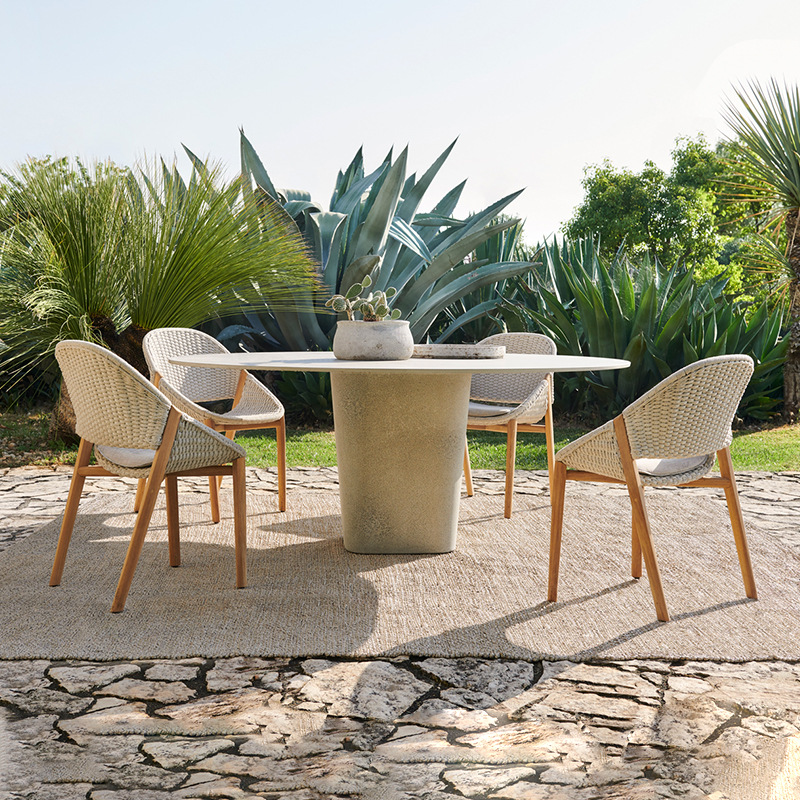 Mesas y sillas de teca para exteriores, muebles de madera anticorrosivos para patio de villa, conjunto de sillas de ratán de madera maciza para ocio al aire libre en hoteles.