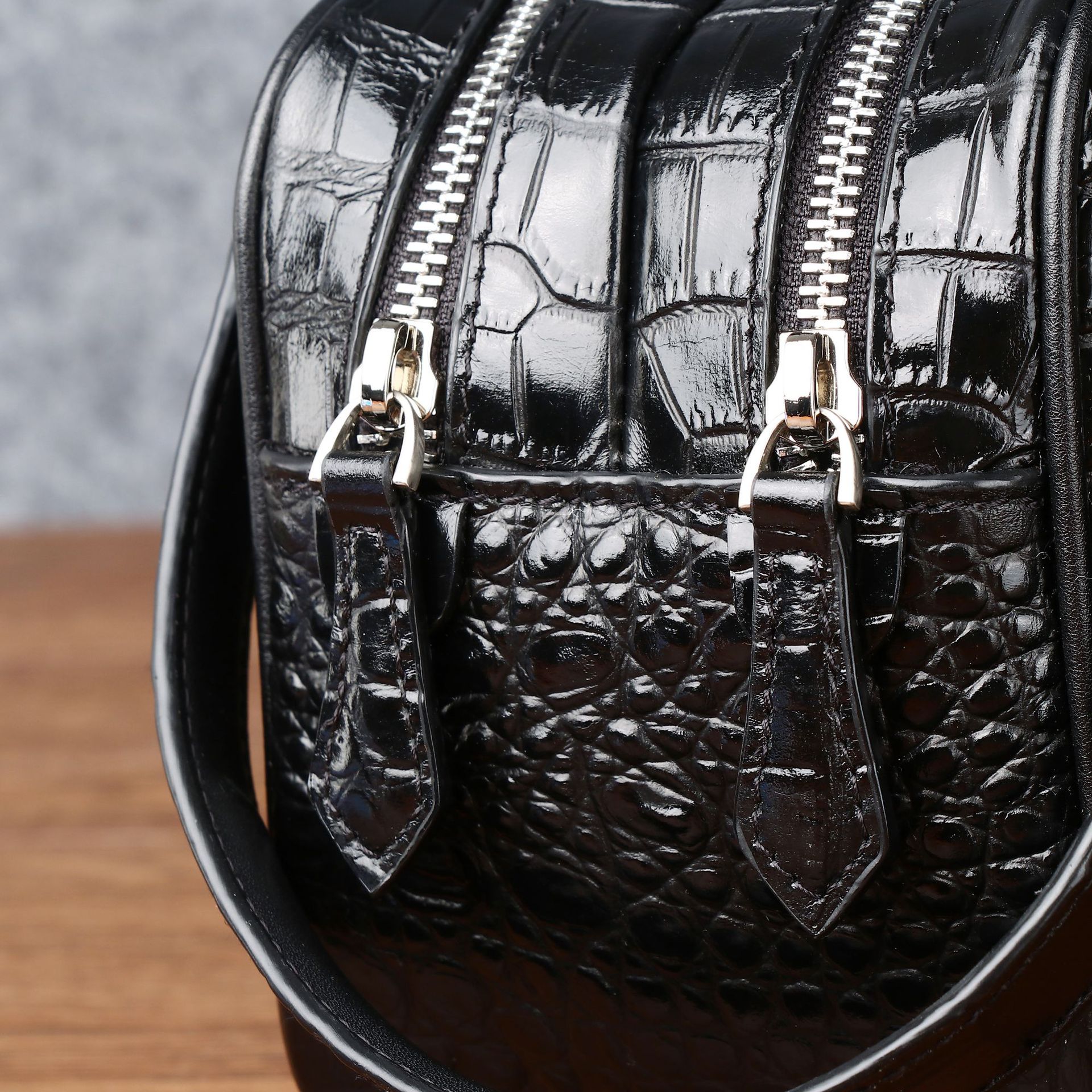 Túi clutch nam họa tiết bụng cá sấu dây kéo đôi dung tích lớn chi tiết 5