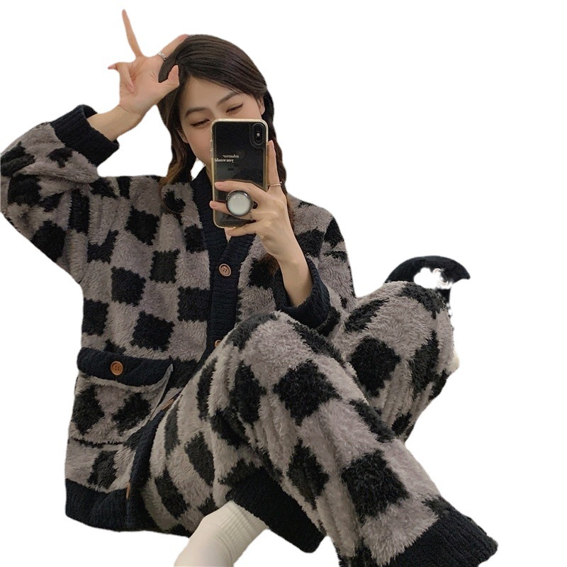 En stock transmisión en vivo con cantidad puede hablar de volumen de ejecución popular terciopelo engrosado estilo Chanel invierno cardigan engrosado pijamas traje de mujer