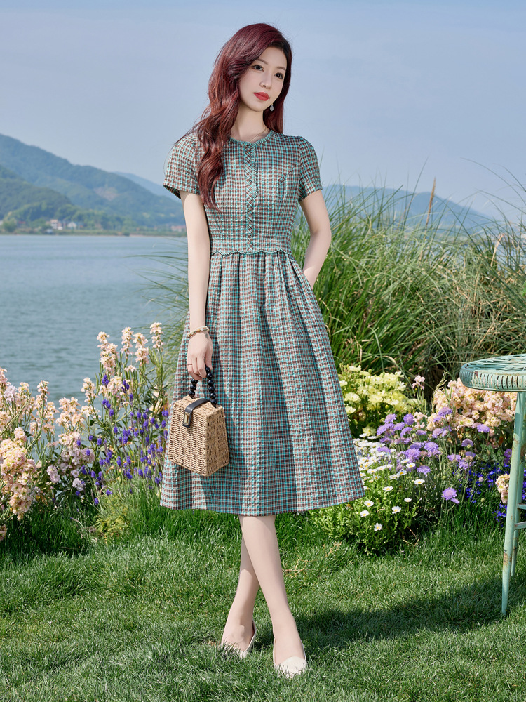 Đầm sơ mi kẻ caro cotton retro eo buộc dây dài trung bình — Màu sắc hình ảnh