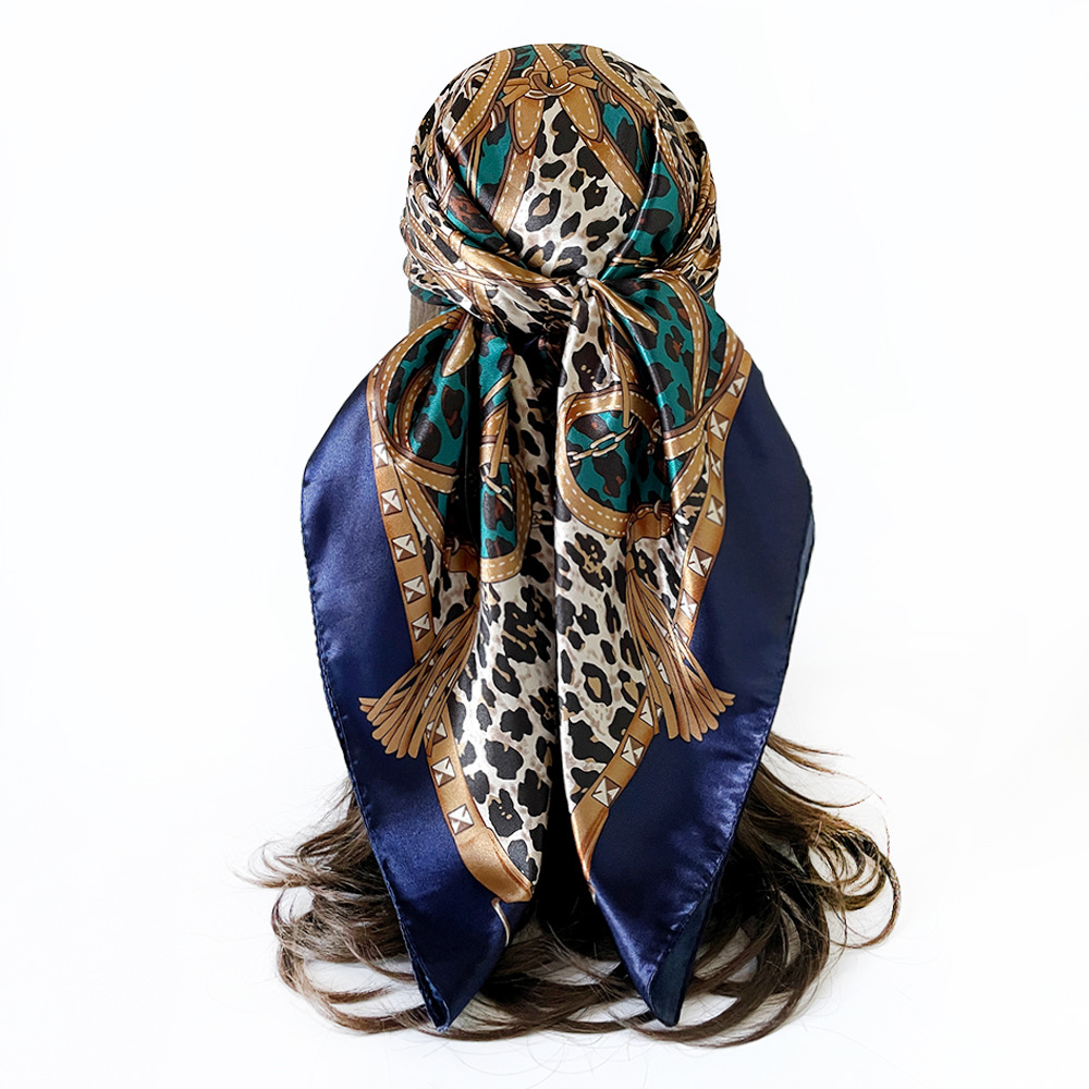 Damen Satin Kopftuch Mit Leopardenmuster Im Quadratischen Design_voghion.com