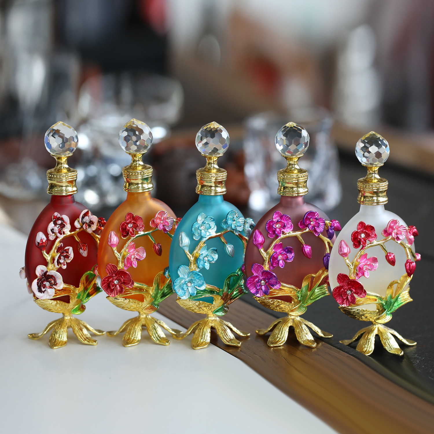 2025迪拜30毫升珐琅彩美容院高级感玻璃香水瓶真空分装 瓶精油瓶