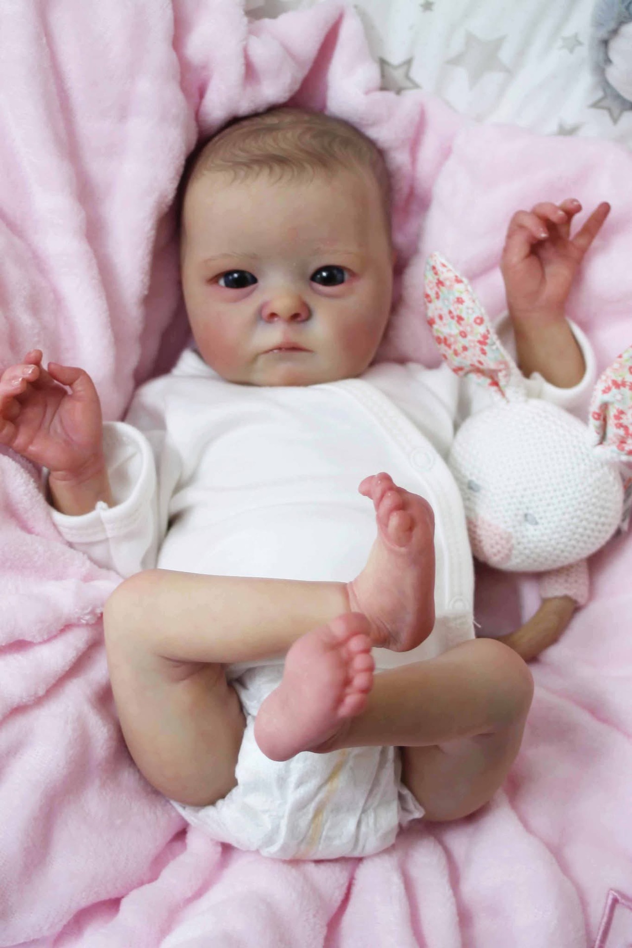 Muñeca como se muestra (sin incluir juguetes de peluche)