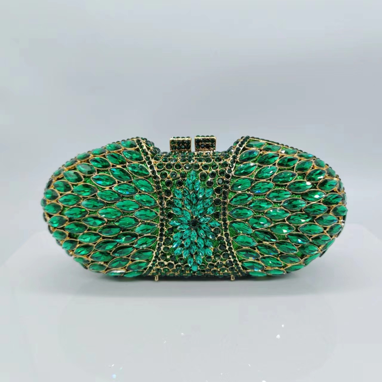 Nuevo paquete de diamantes para la cena, caja metálica dura, bolso de diamantes, bolso de fiesta europeo y americano, bolso de mujer