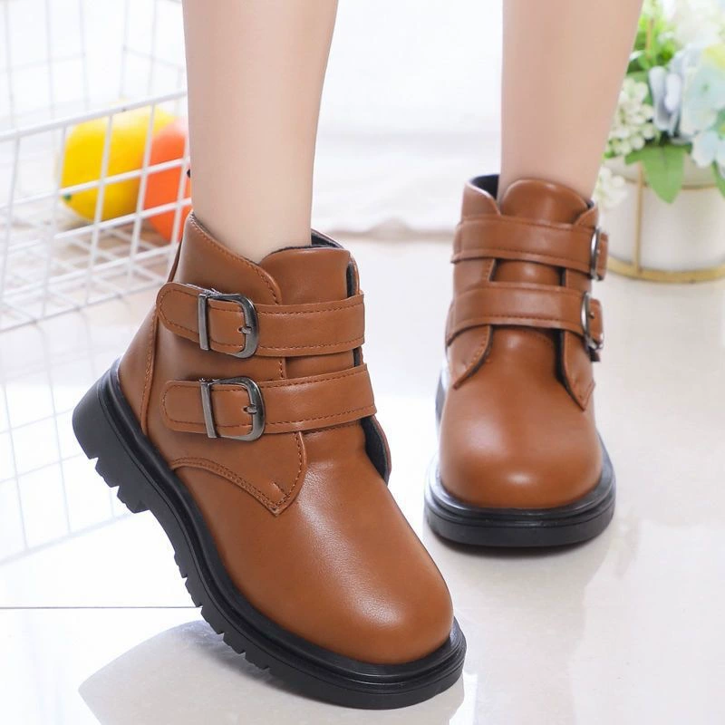 Реальные видео картинки: ботинки для девочек одиночные сапоги короткие ботинки непромокаемые кожаные ботинки с мягким дном хлопковые детские Ботинки Martin на флисовой подкладке