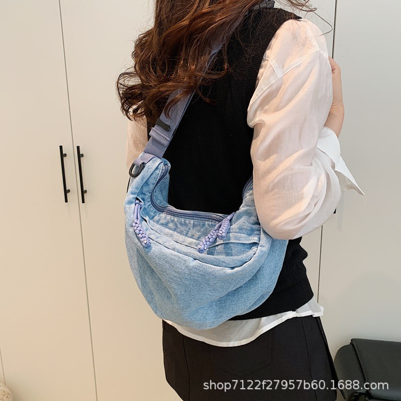 日系简约大容量斜挎包女新款学生小挎包单肩布包轻便饺子包女