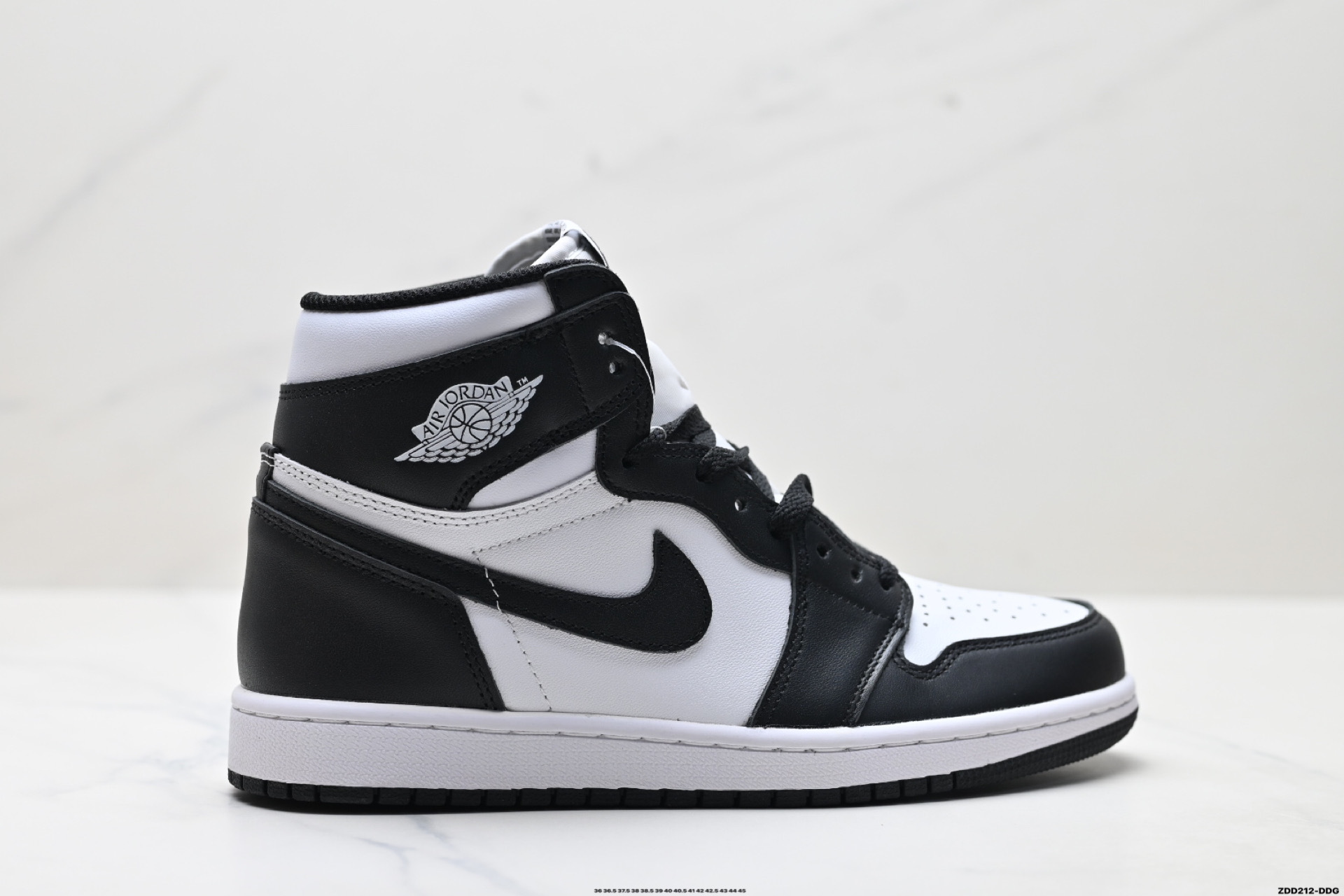 Suministro exclusivo transfronterizo de Putian de zapatillas de baloncesto AJ1 de caña media-alta en color marrón ceniza, negro y puntera roja, calzado deportivo unisex.