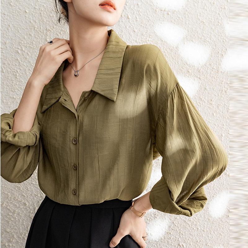 Retro green design shirt