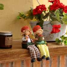 美式花园隔板阳台餐厅摆台草莓吊脚情侣娃娃礼物树脂家居装饰摆件