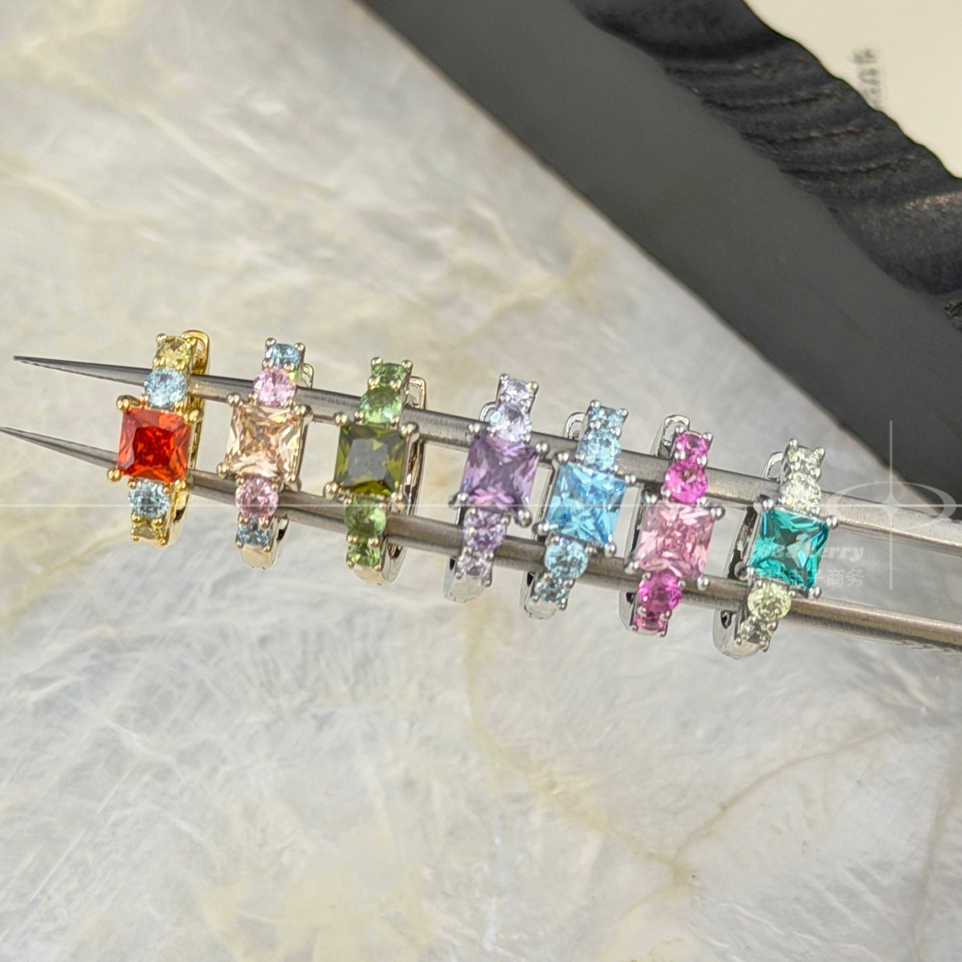 Stylish and elegant design, featuring contrasting colors, delicate micro-paved cubic zirconia, and a luxurious, high-end feel. Exquisite cubic zirconia straight-pin earrings