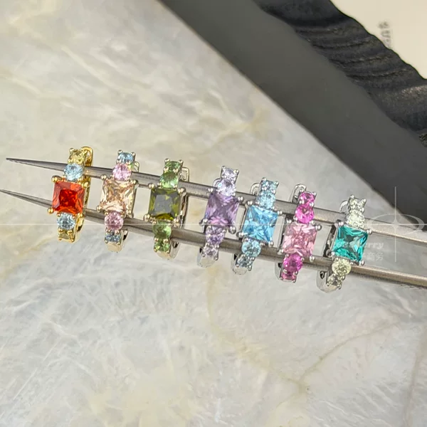 Stylish and elegant design, featuring contrasting colors, delicate micro-paved cubic zirconia, and a luxurious, high-end feel. Exquisite cubic zirconia straight-pin earrings