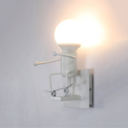 Transfronterizo retro creativo de dibujos animados Little Man lámpara de pared columpio pequeño Iron Man dormitorio arte decorativo lámparas de noche al por mayor