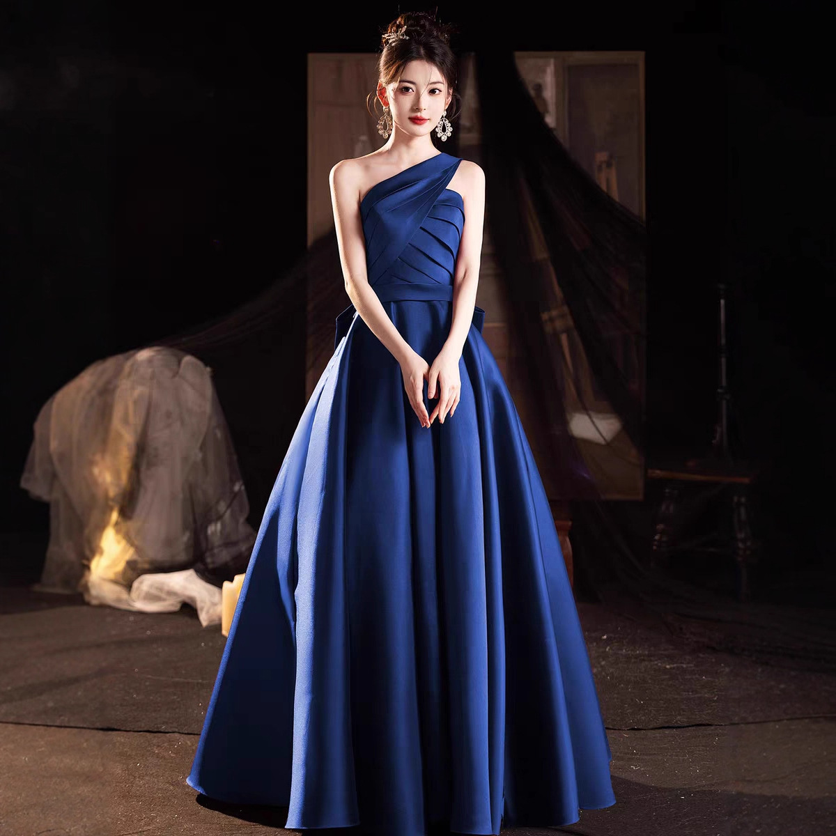 Dress for Music Students 2025 New Satin Slanted Shoulder Tube Top Slimming Look Dress for Women High-End Birthday Dinner Dress