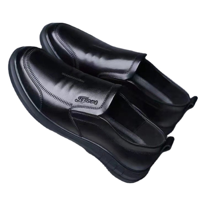Zapatos de cuero con suela blanda para hombre, versátiles zapatos formales negros para negocios, zapatos sin cordones estilo casual, zapatos sencillos para hombre.