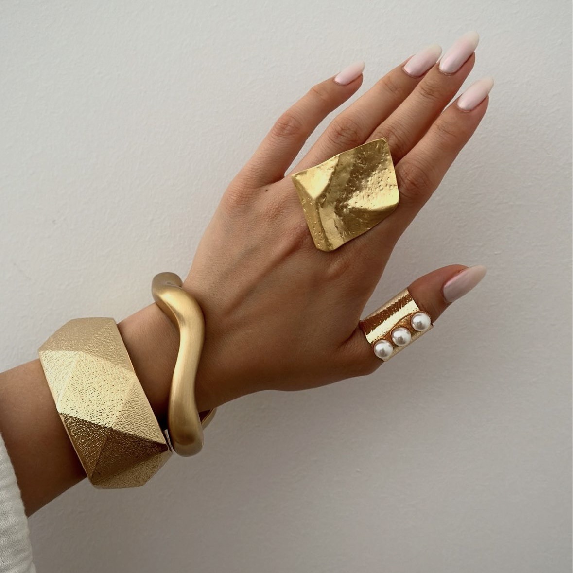 Holiday, Daily Occasion Simple Style Classic Style Solid Color Alloy Iron Wholesale Bangle