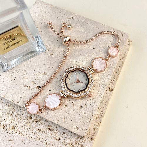 Fashionable lady's minimalist temperament flower bracelet watch, foreign trade fashion factory wholesale quartz watch, dropshipping one piece.
