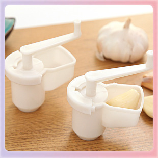 3MLE Manual Garlic Dispender Household Hand Plastic Garlic Dispender Ginger Garlic Stircher Garlic Dispender Grinding
