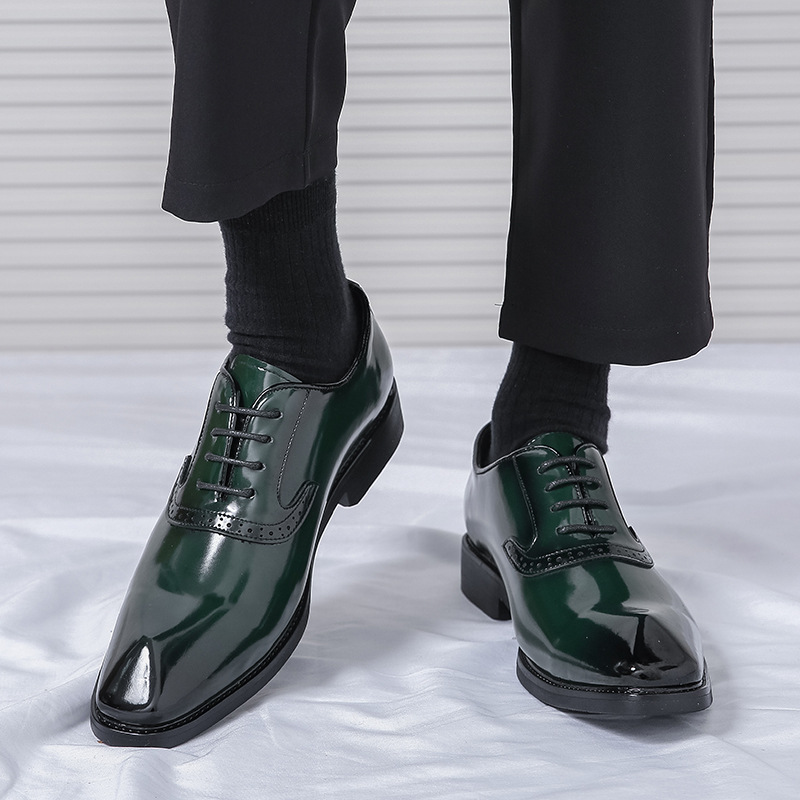 Zapatos de hombre Cross-border tallas grandes nuevos zapatos de cuero Brock zapatos de cuero brillantes para hombre de moda zapatos de cuero tallados de estilo británico al por mayor