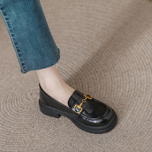 ��Ƥ��ɫ�R㕿ۘ���ЬŮһ�_��2026�¿��СƤЬӢ���L�͹ņ�Ь