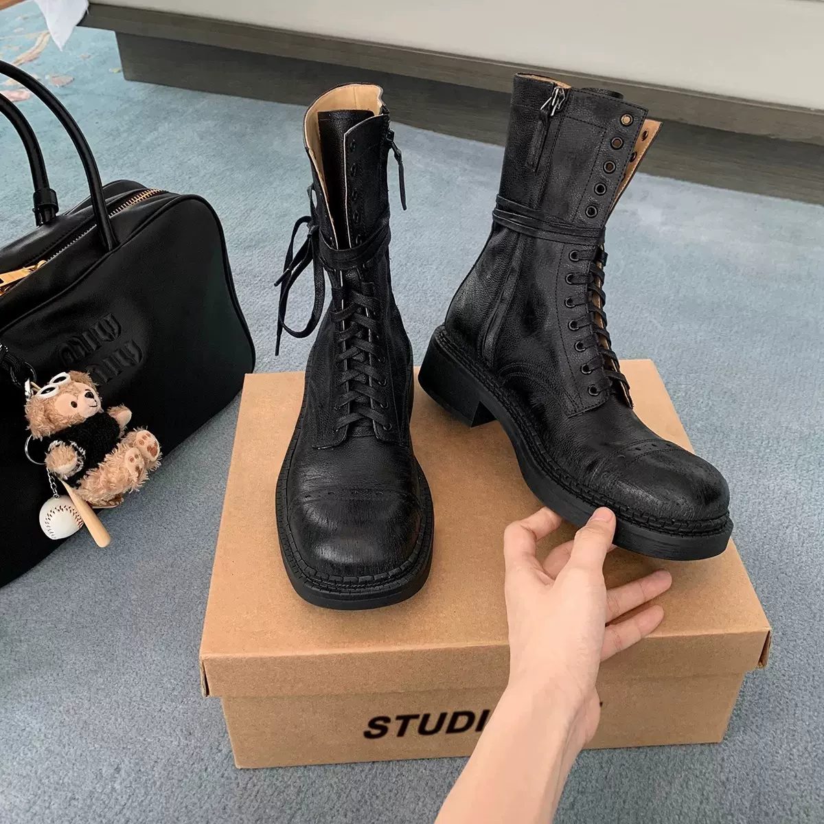 葡萄妈studiolee  波兰画报~秋冬圆头扣带粗跟不过膝中筒骑士靴