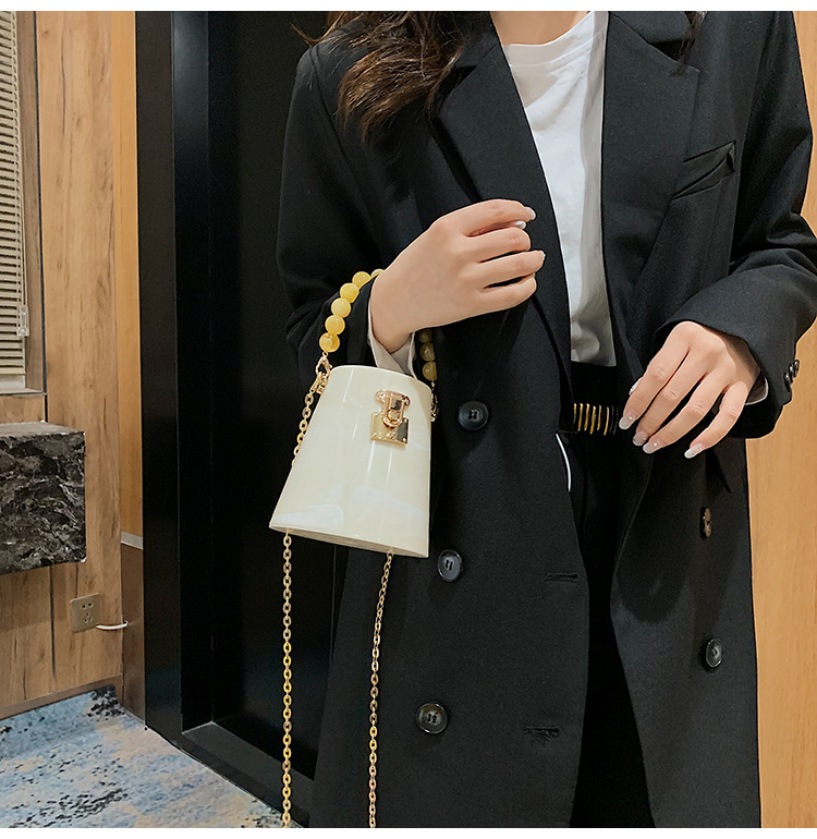 Women's Small Arylic Solid Color Elegant Vintage Style Beading Lock Clasp Crossbody Bag display picture 10