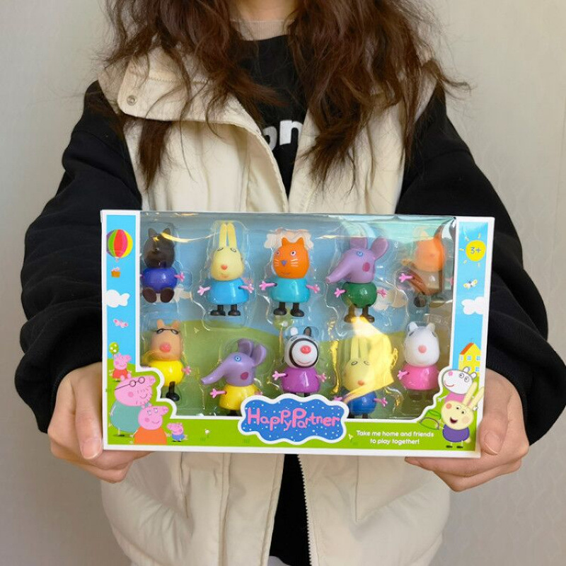 子供のコブタのペイジのおもちゃの家族4人の家のスーツのペッキーの人形の女の子のセット|undefined