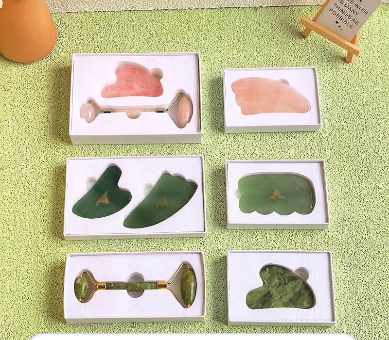 Wholesale Jade Roller Massage Kit Gift Box with Heaven and Earth Lid Gua Sha Board Box Sheep Horn Shaped Gua Sha White Packaging
